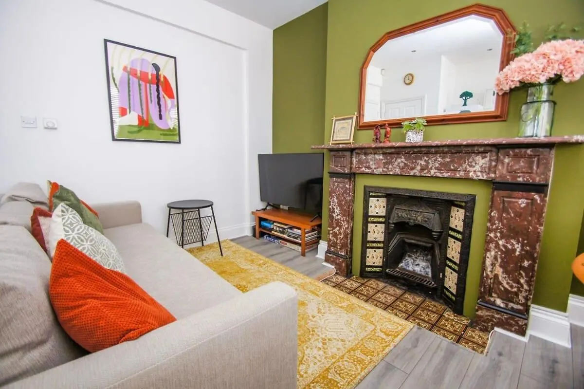 No 7 - Near The Beach - By Brighton Holiday Lets