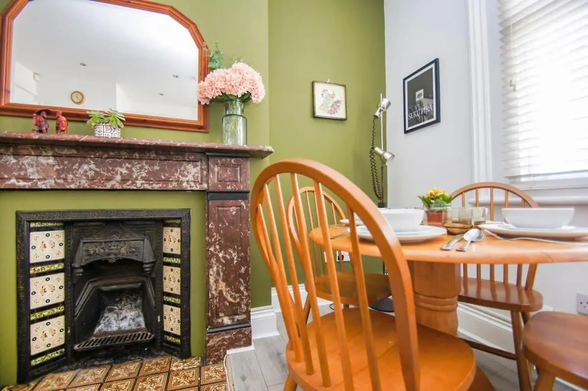 No 7 - Near The Beach - By Brighton Holiday Lets 0*,  United Kingdom